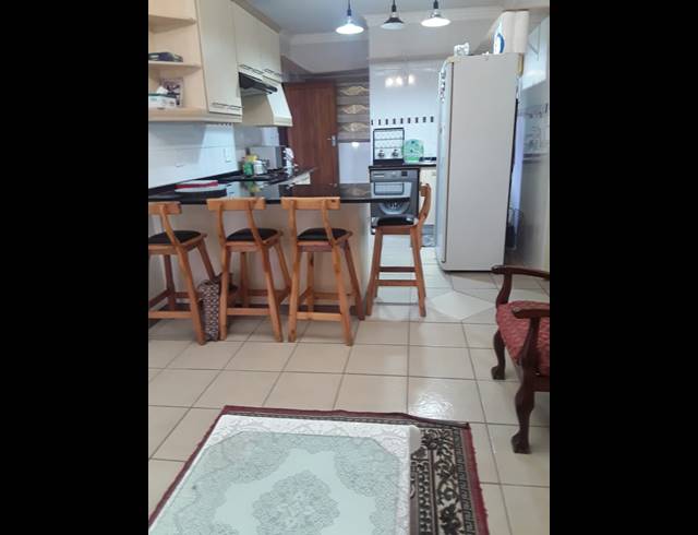 2 BEDROOM FLAT FOR SALE IN PIONEER PARK